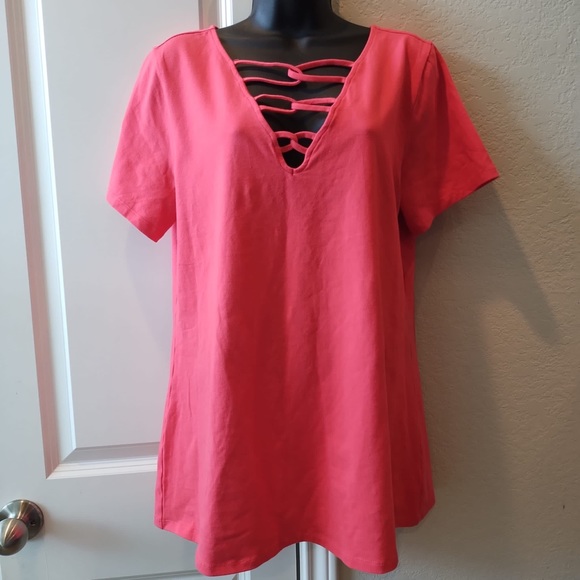 Torrid Women's Size  2 Teaberry Red Pink V-Neck T-Shirt Tee Crisscross Women’s - Picture 1 of 9